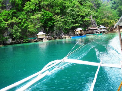 cc Image courtesy of Roslyn in Starfish Island on Flickr "Leaving Kayangan Lake"