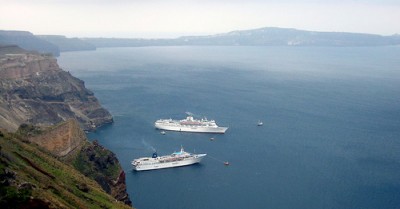 cruise ships off of Santorini ccImage courtesy of Nunavut on Flickr