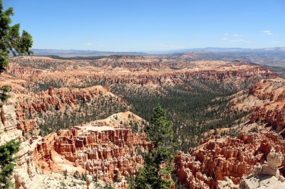 Family hiking in Utah - Bryce