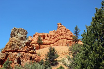 Family hiking in Utah - Bryce