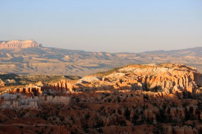 Family hiking in Utah - Bryce